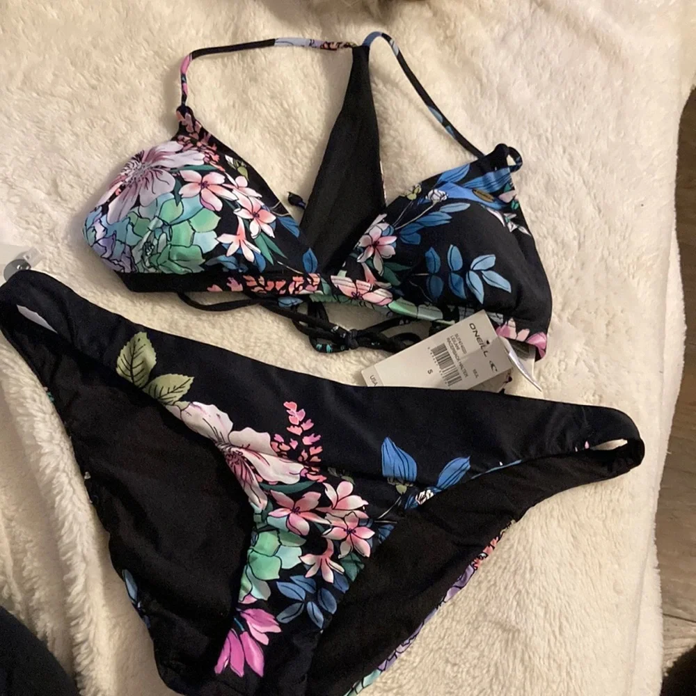 O’Neill Leilani bikini TOP only NWT - Picture 1 of 2